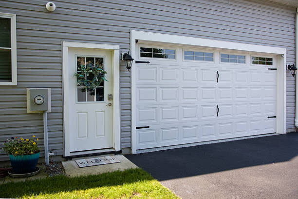 24/7 Emergency Garage Door Panel Replacement experts in Plainville, KS
